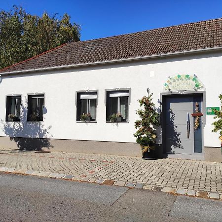 Villa Zur Weinlaube Mönchhof Exterior foto